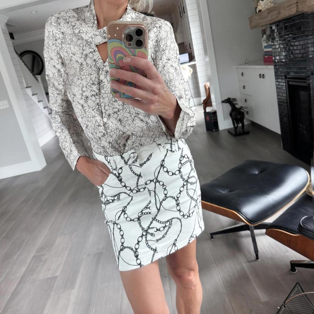 Cache White Mini Denim Skirt | Black Chain Print Size 2